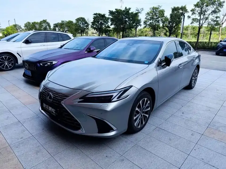 Lexus ES 200 Ultimate Edition 2024