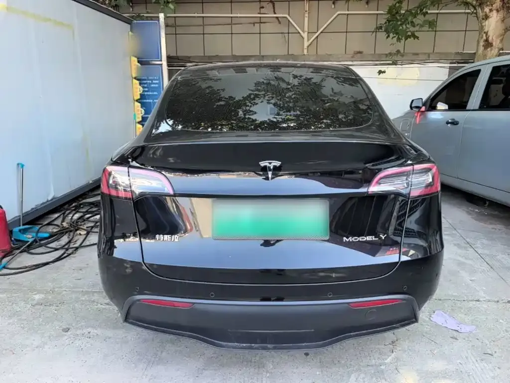 Tesla Model Y Facelift Rear-Wheel Drive Version 2023 — фото 6