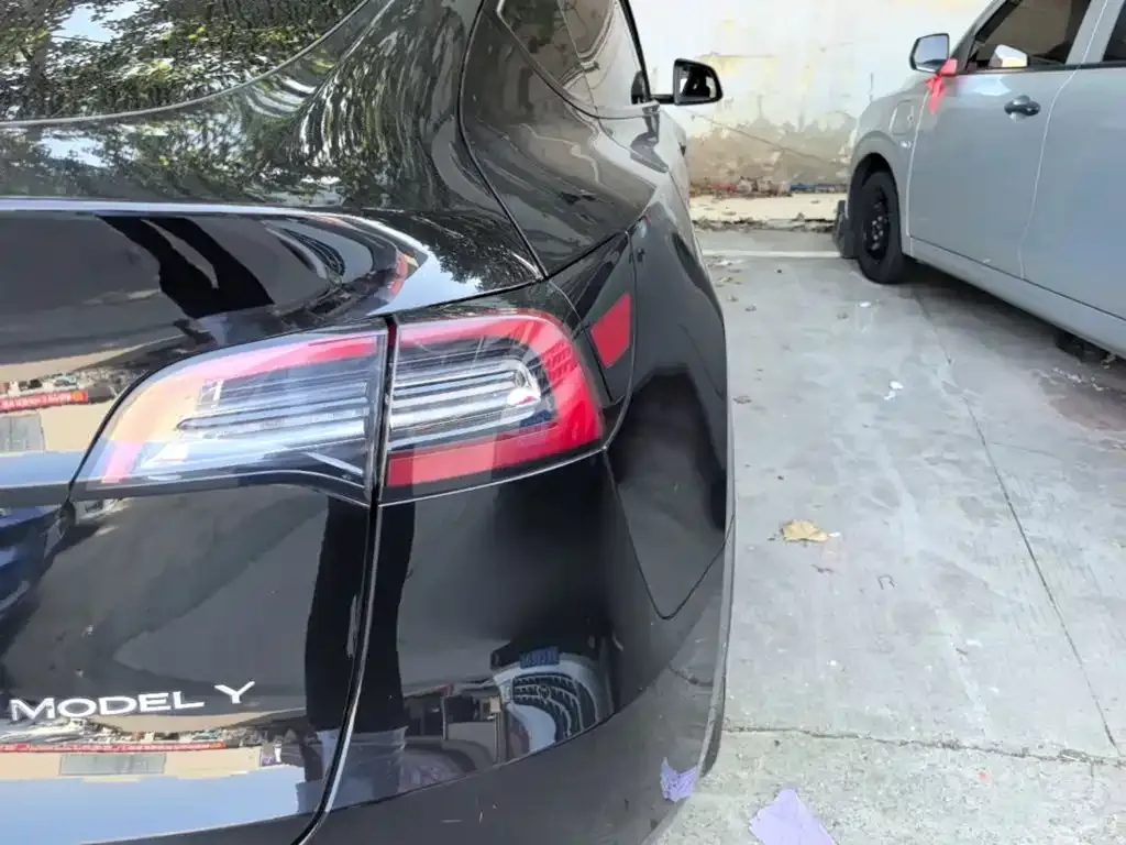 Tesla Model Y Facelift Rear-Wheel Drive Version 2023 — фото 8