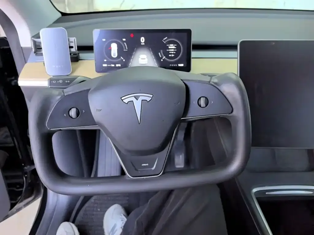 Tesla Model Y Facelift Rear-Wheel Drive Version 2023 — фото 11