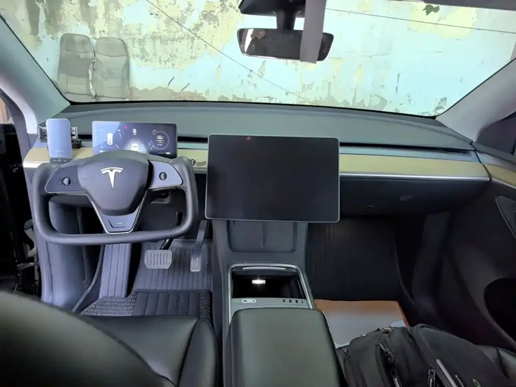 Tesla Model Y Facelift Rear-Wheel Drive Version 2023 — фото 10