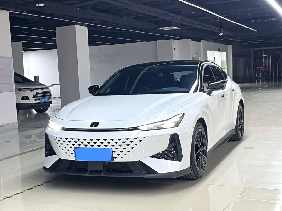 Changan UNI-V 1.5T Deluxe 2024