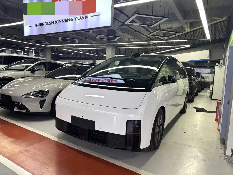 Li Auto MEGA Ultra 2024
