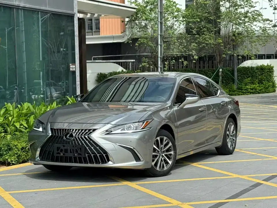 Lexus ES 200 Excellence Edition 2023