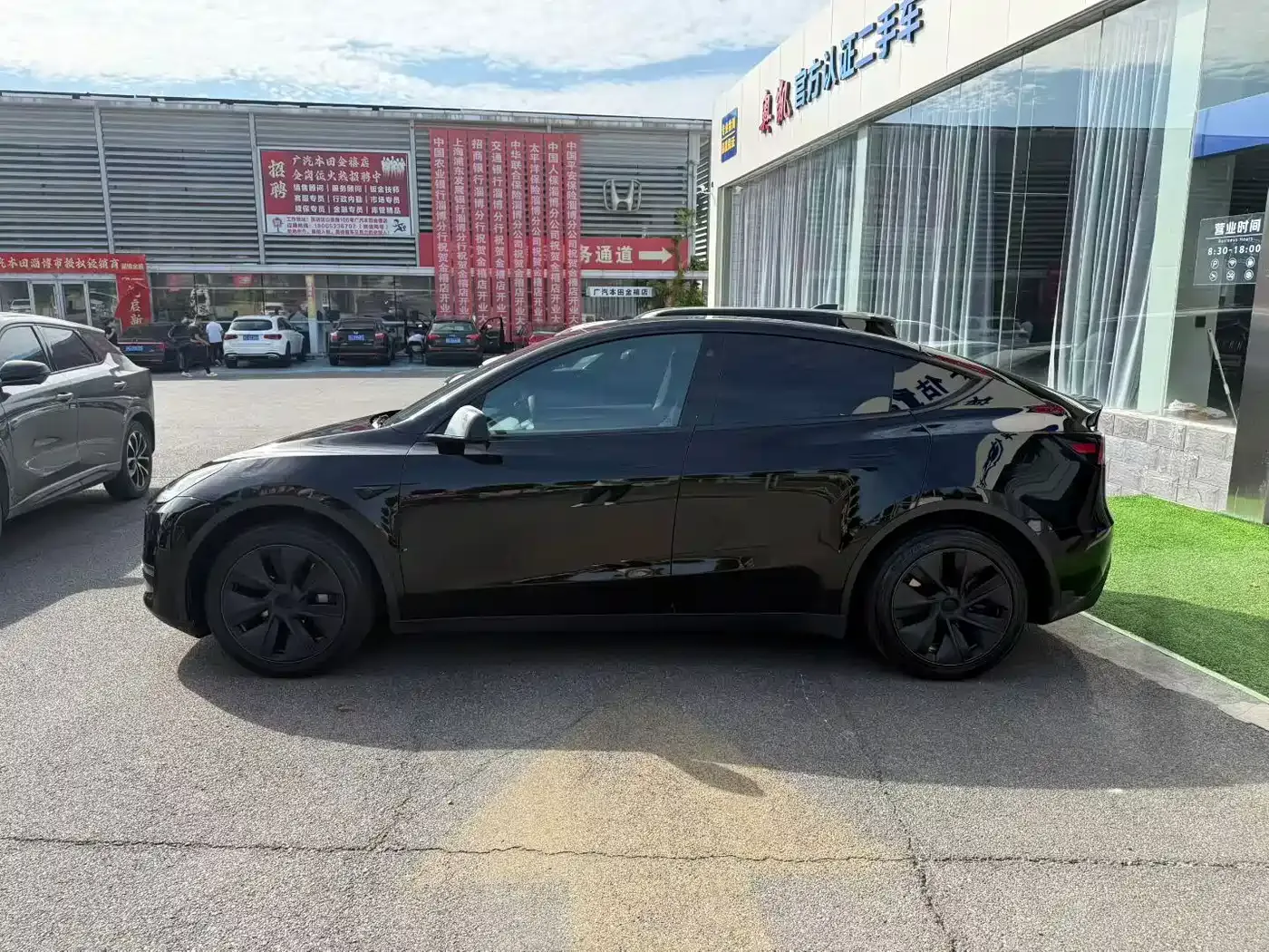 Tesla Model Y Long Range All-Wheel Drive Edition 2024 — фото 6