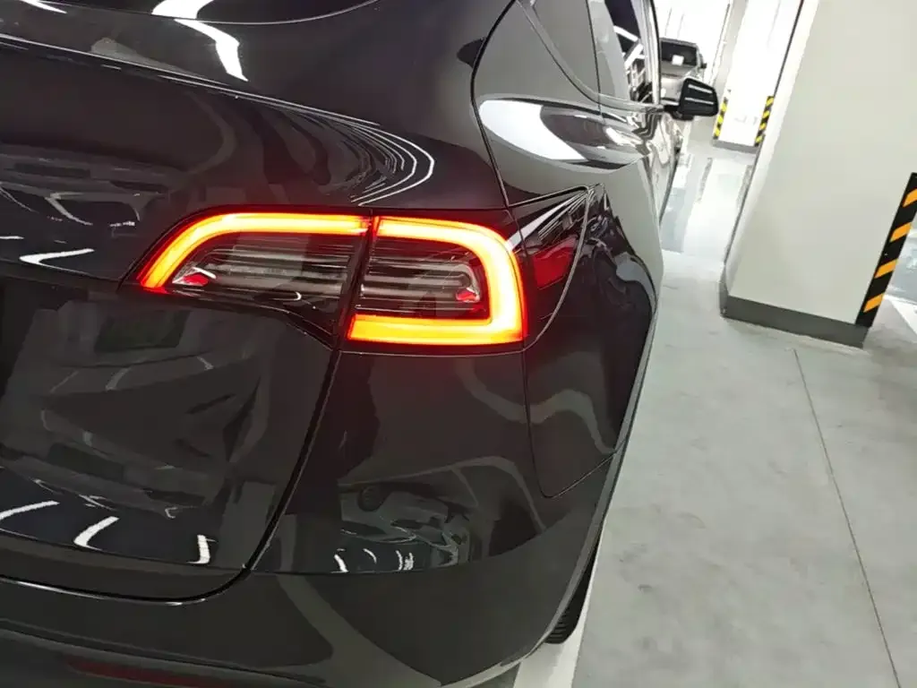 Tesla Model Y Rear-Wheel Drive Version 2024 — фото 8