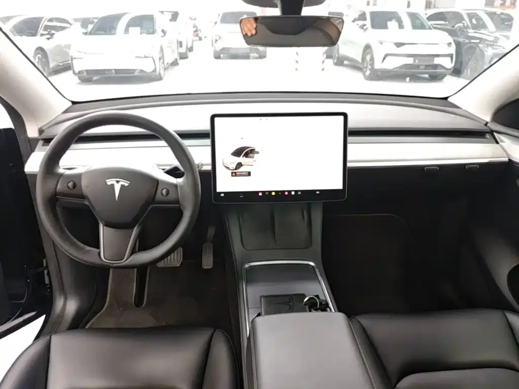 Tesla Model Y Rear-Wheel Drive Version 2024 — фото 10
