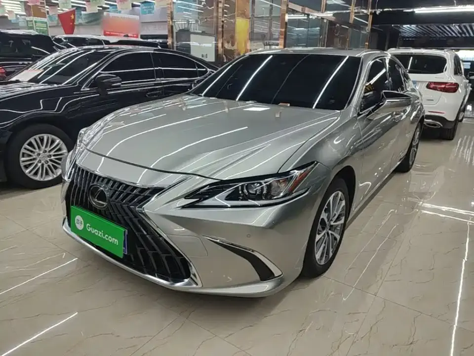 Lexus ES 200 Excellence Edition 2023