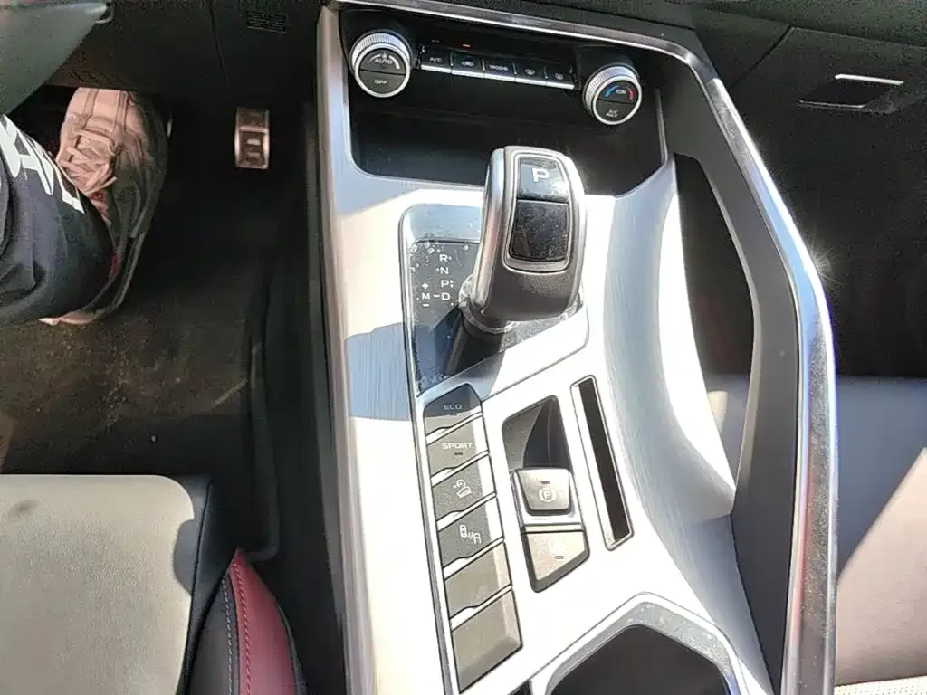 Geely Binyue Sport Edition 260T DCT Ranger China V 2019 — фото 14