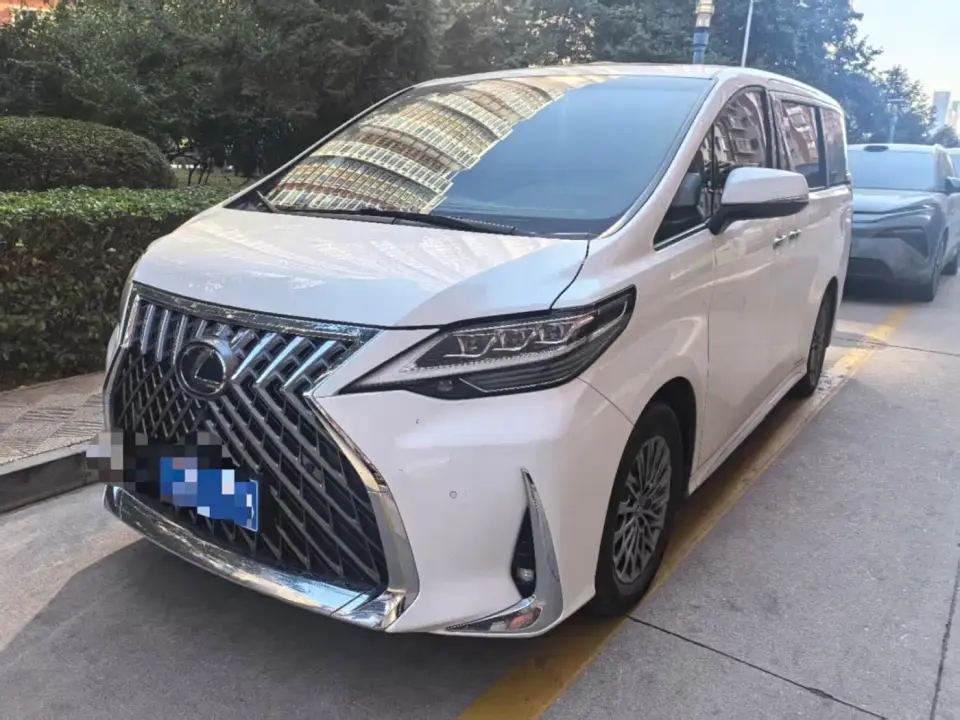 Lexus LM 300h Seven-Seater Elegance Edition 2020