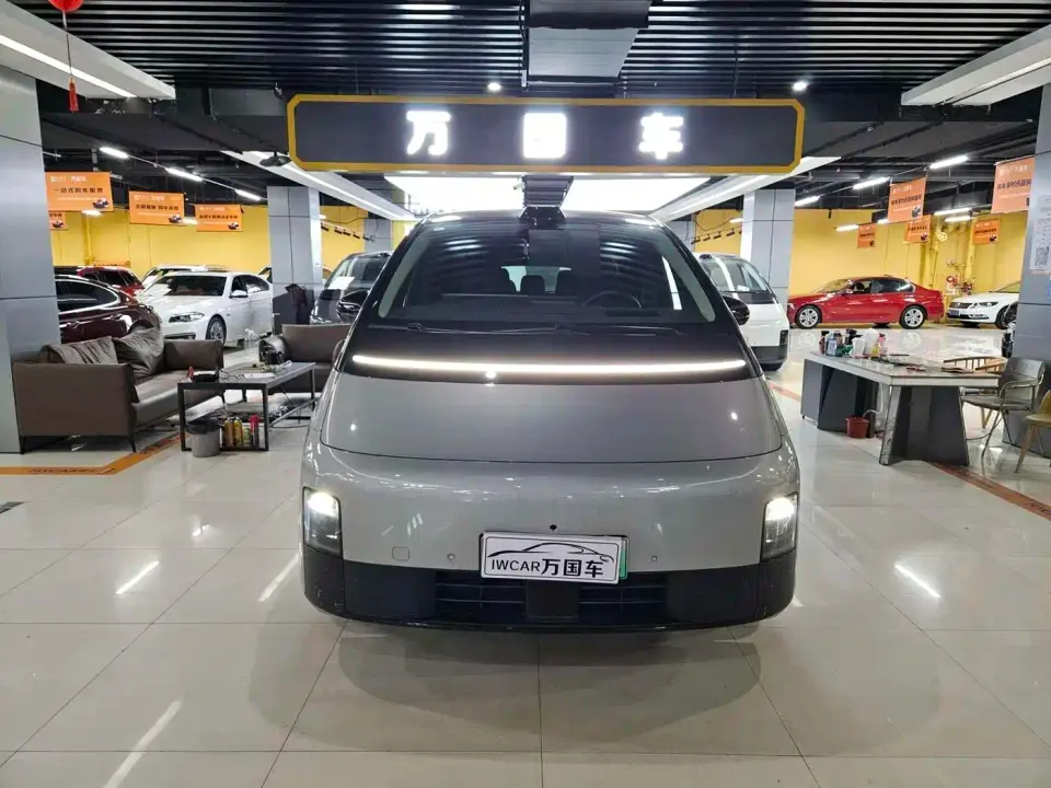 Li Auto MEGA Ultra 2024