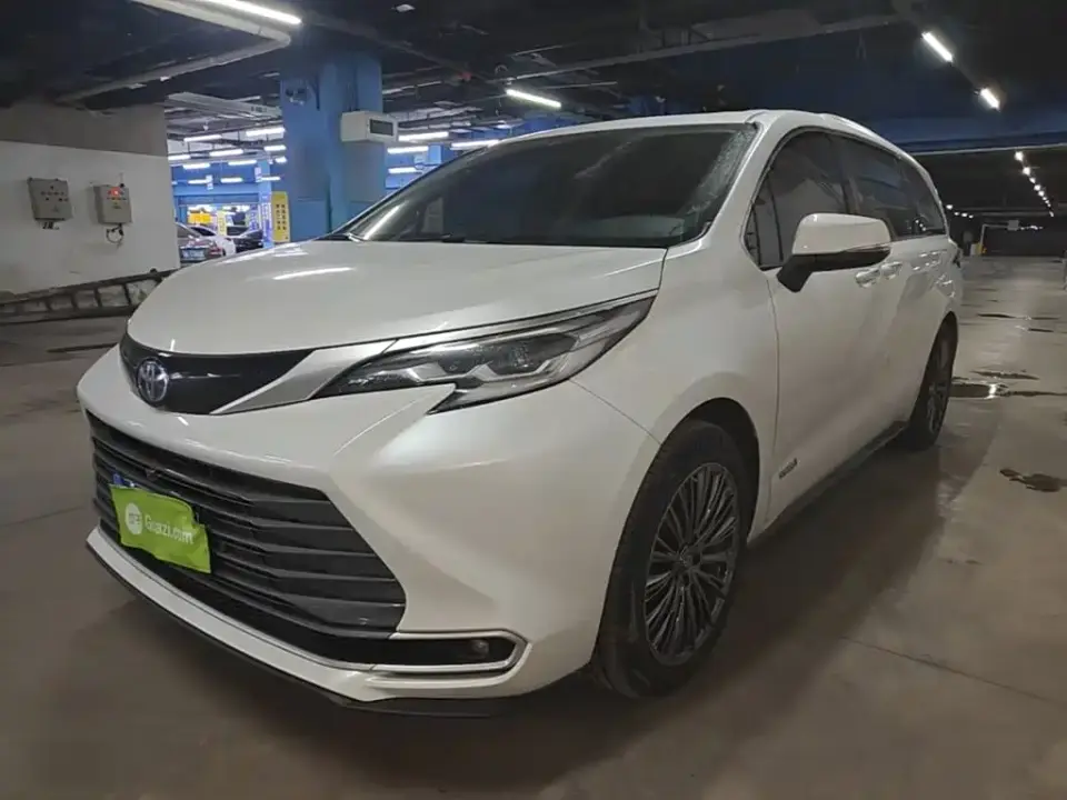 Toyota Sienna 2.5L Hybrid Premium Edition 2023