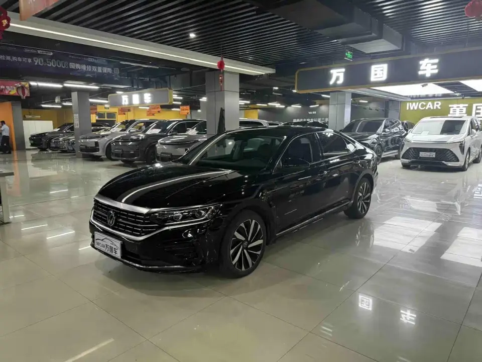 Volkswagen Passat 380TSI Luxury Edition 2023