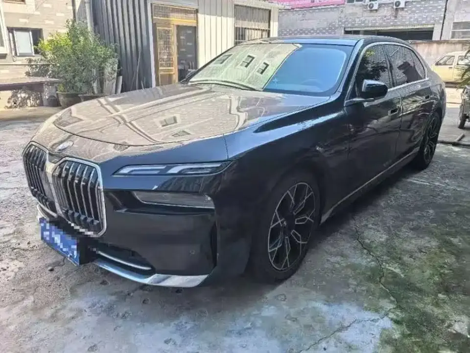 BMW 7 Series Model 735Li Luxury Package 2023