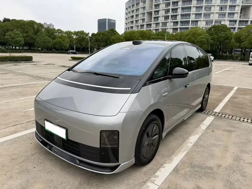 Li Auto MEGA Model Home Family Special Edition 2025