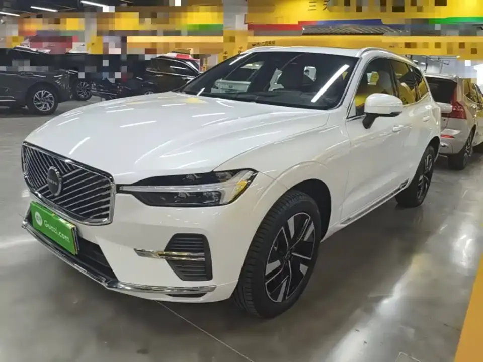 Volvo XC60 Model B5 AWD Premium Luxury 2025