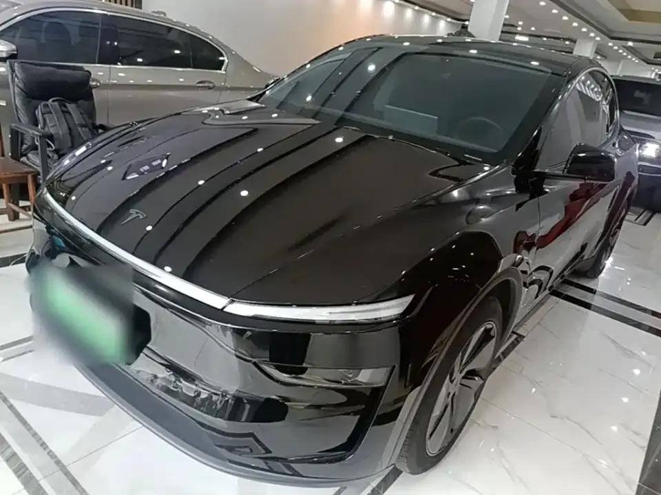 Tesla Model Y Rear-Wheel Drive 2025