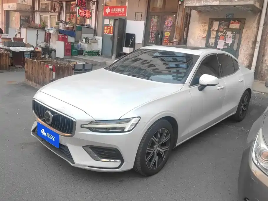 Volvo S60 B4 Smart Luxury Edition 2026