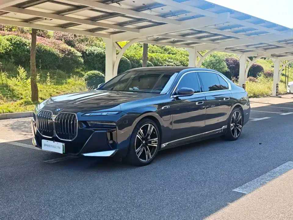 BMW i7 Model xDrive60L M Sport Package 2023