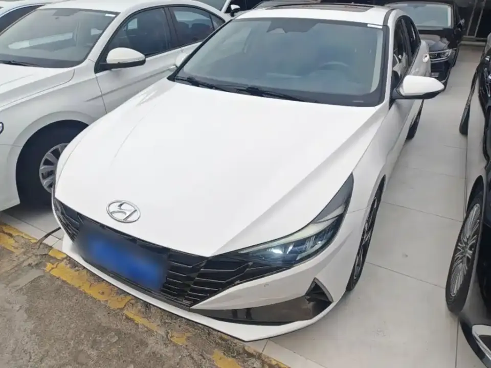 Hyundai Elantra 1.5L CVT LUX Premium Edition 2021