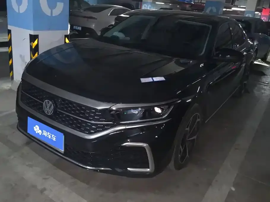 Volkswagen Passat 330TSI Starlight Elite Edition 2024