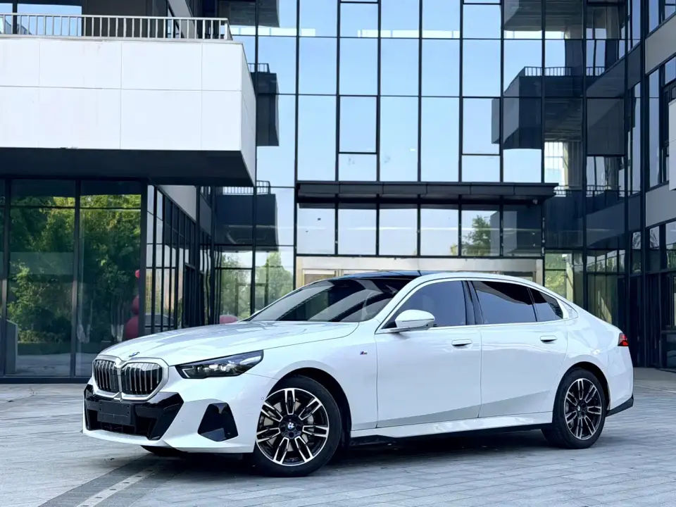 BMW 5 Series 530Li Leading M Sport Package 2025