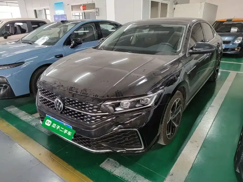 Volkswagen Passat Facelift 330TSI Starlight Luxury Edition 2023