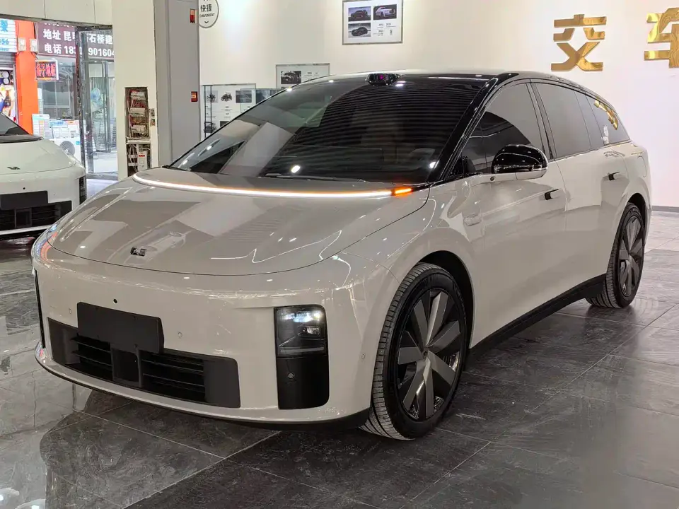 Li Auto i6 4WD Base Model 2025