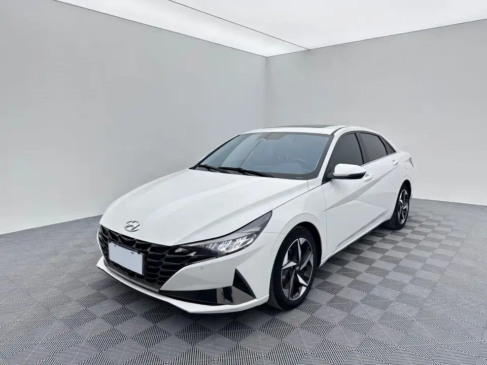 Hyundai Elantra 1.5L CVT LUX Premium Edition 2022