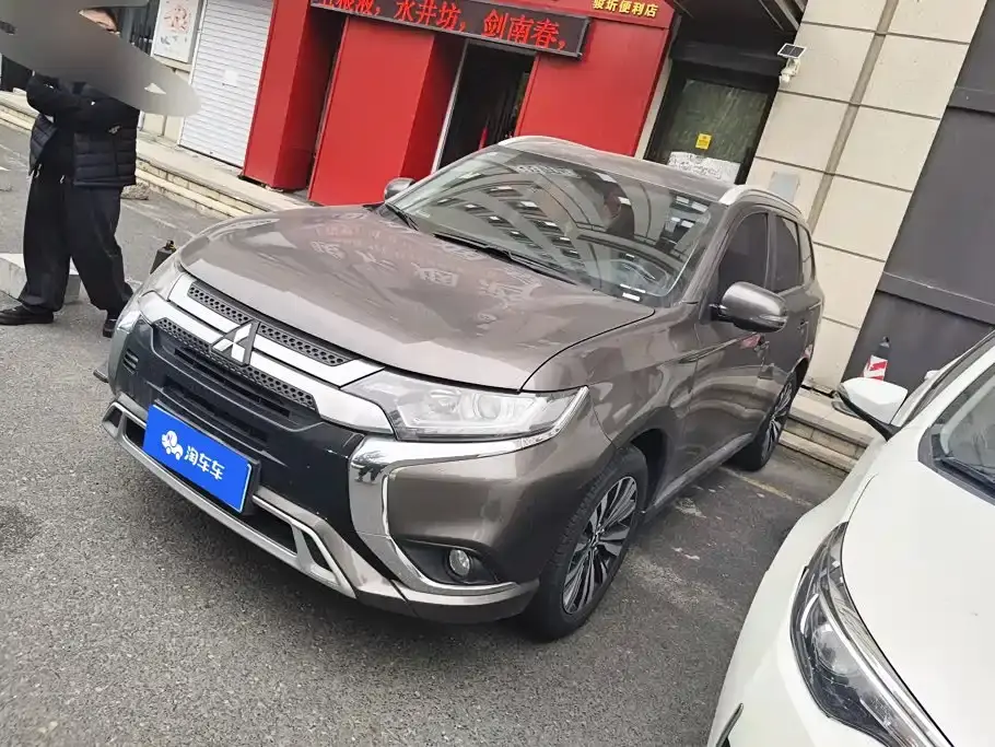 Mitsubishi Outlander 2.0L 2WD Premium 5-seater 2021