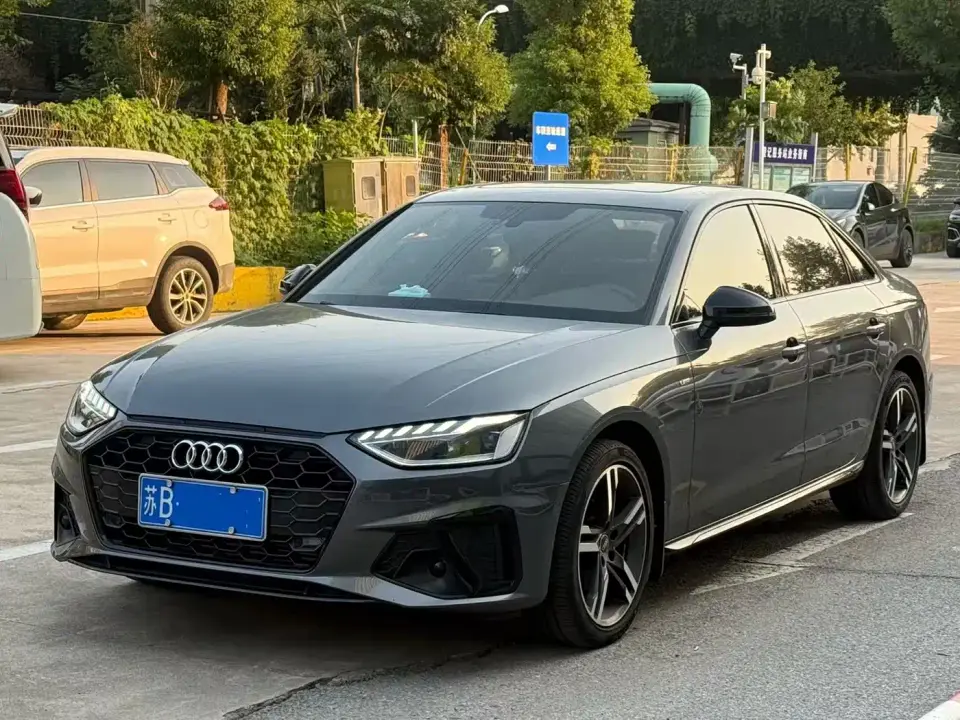 Audi A4L 40 TFSI Luxury Dynamic 2022