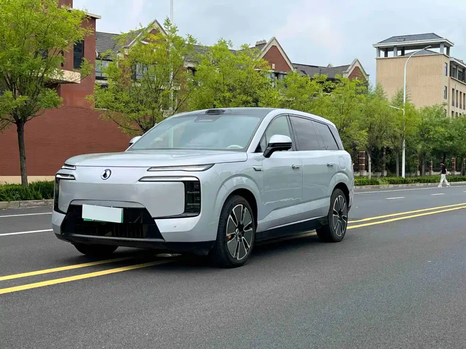Denza N8L Standard 2025