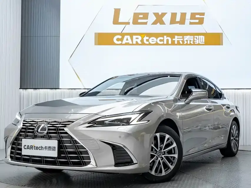 Lexus ES 300h Ultimate Edition 2025