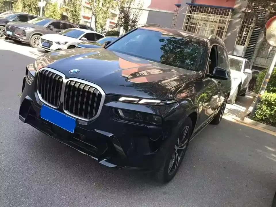 BMW X7 xDrive40i Exclusive M Sport Package 2023