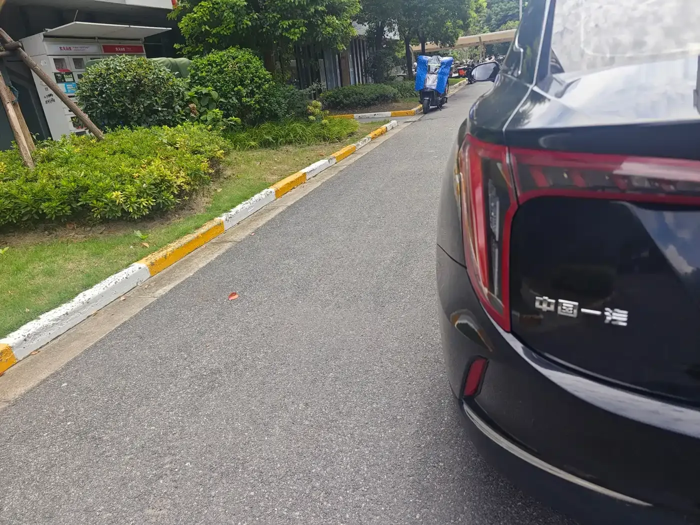 Hongqi E-QM5 Charging Flag Premium Edition 2021 — фото 13