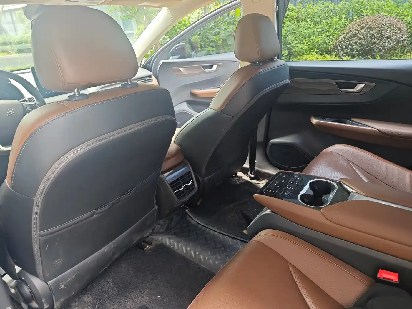 Hongqi E-QM5 Charging Flag Premium Edition 2021 — фото 10