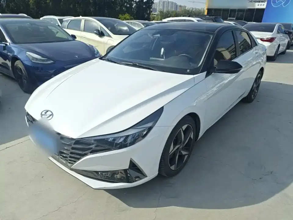 Hyundai Elantra 1.5L CVT LUX Premium Edition 2022