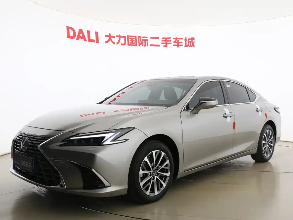 Lexus ES 200 Ultimate Edition 2025