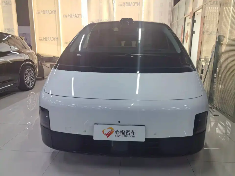 Li Auto MEGA Ultra 2024