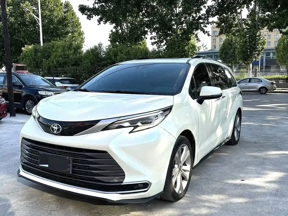 Toyota Sienna 2.5L Hybrid Premium Edition 2023