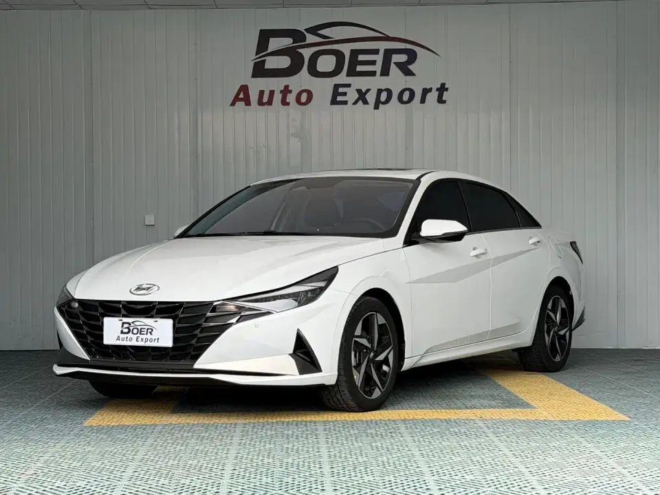 Hyundai Elantra 1.5L CVT LUX Premium Edition 2022