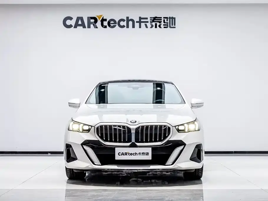 BMW 5 Series 530Li Leading M Sport Package 2025
