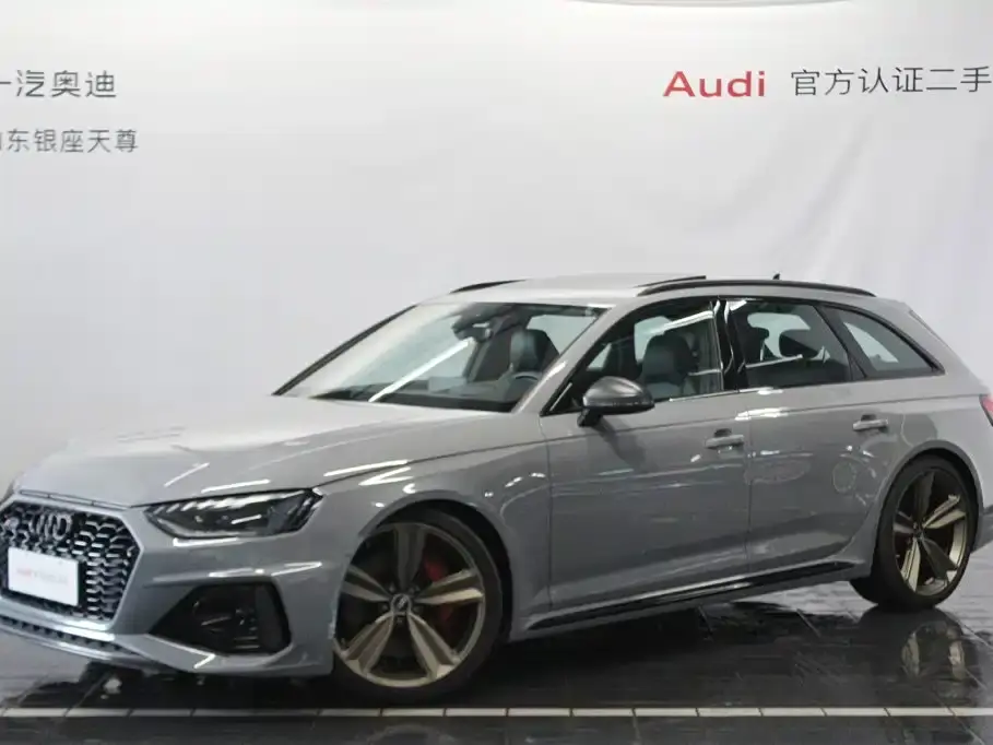 Audi RS 4 Model RS4 Avant Dark Gold Edition 2024