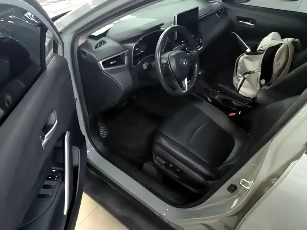 Toyota Corolla Cross 2.0L Flagship Edition 2022 — фото 16