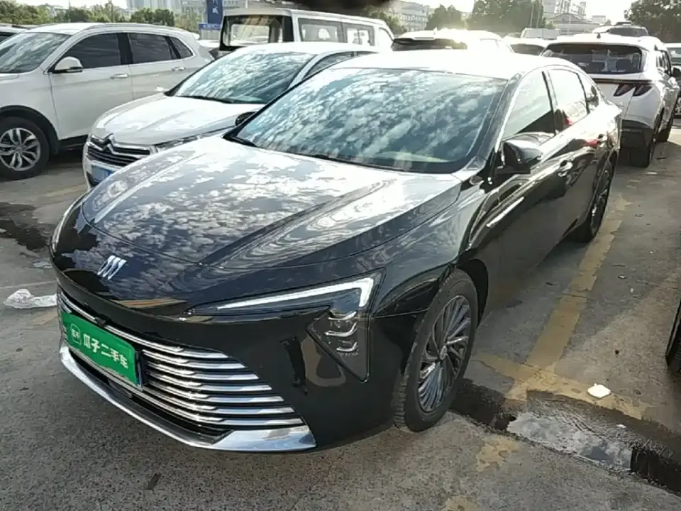 Buick LaCrosse Model 28T Platinum Edition 2025