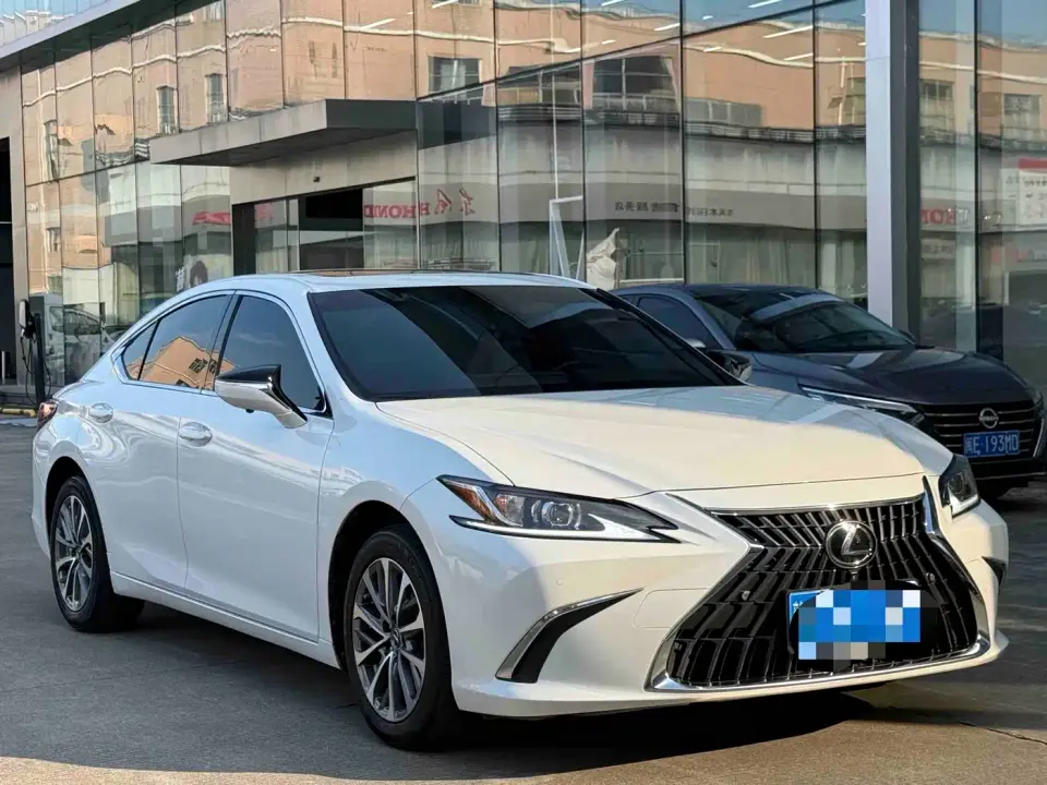 Lexus ES 200 Excellence Edition 2024