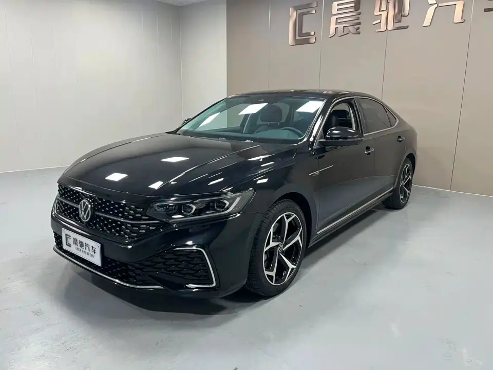 Volkswagen Passat 330TSI Starlight Luxury Edition 2023