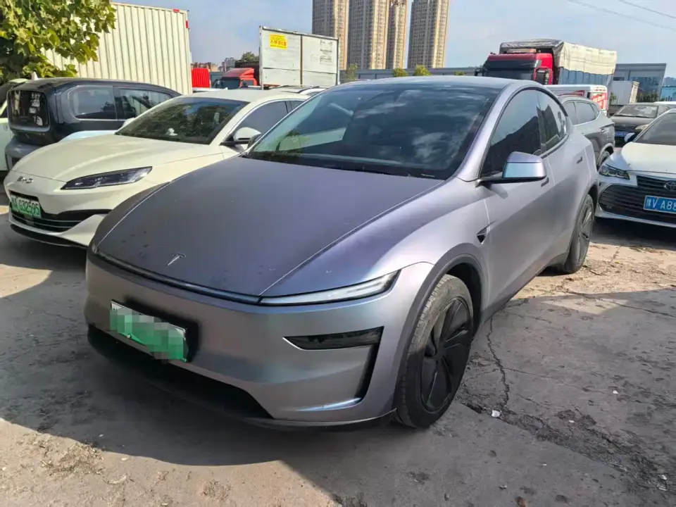 Tesla Model Y Rear-Wheel Drive 2025