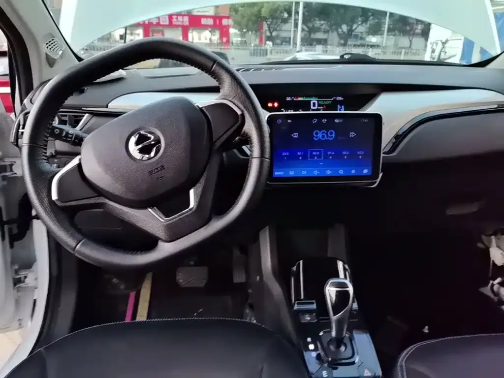 JMCG New Energy Yizhi EV3 Mini Radar Yue Run Model 2021 — фото 10