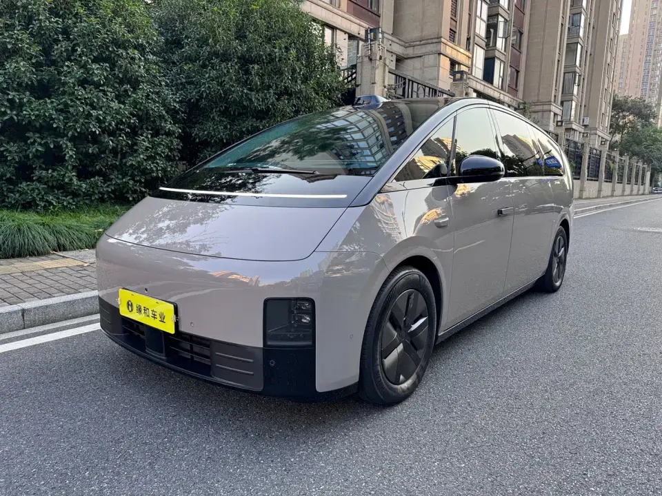 Li Auto MEGA Ultra 2024